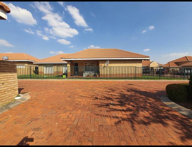 3 BEDROOM CLUSTER TO LET IN NOORDWYK